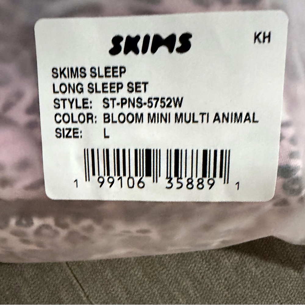 SKIMS Pink Animal-Print Long-Sleeve Pajama Set - Picture 3 of 4
